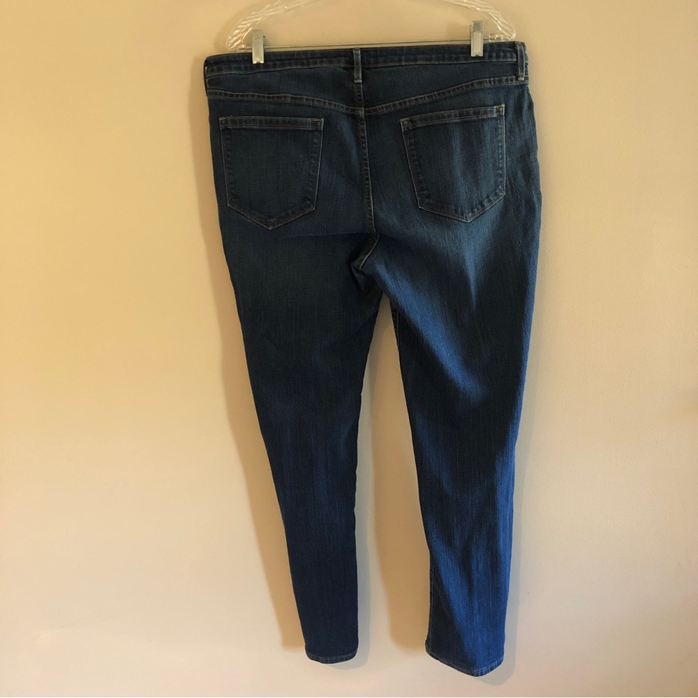 Old Navy Plus Size Dark Wash Mid Rise Straight Leg Jeans - Picture 2 of 9